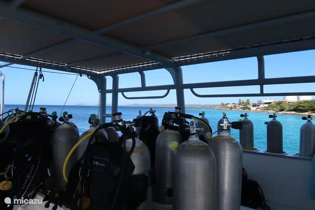 Bootduiken. Bonaire staat ook bekend om de grote mogelijkheid aan kantduiken. 