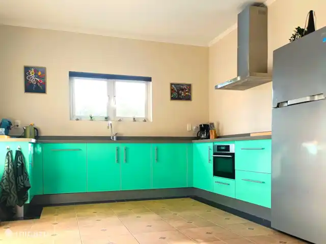 Dulsura | Curaçao, Banda Abou (ouest), Big Mountain - villa Cuisine très spacieuse avec toutes les commodités nécessaires. Cuisson électrique (induction).