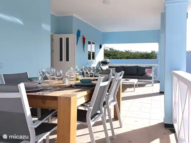 Dulsura | Curaçao, Banda Abou (ouest), Big Mountain - villa Porche spacieux à l’arrière, vous vous asseyez en privé dans le jardin, à l’abri du vent.