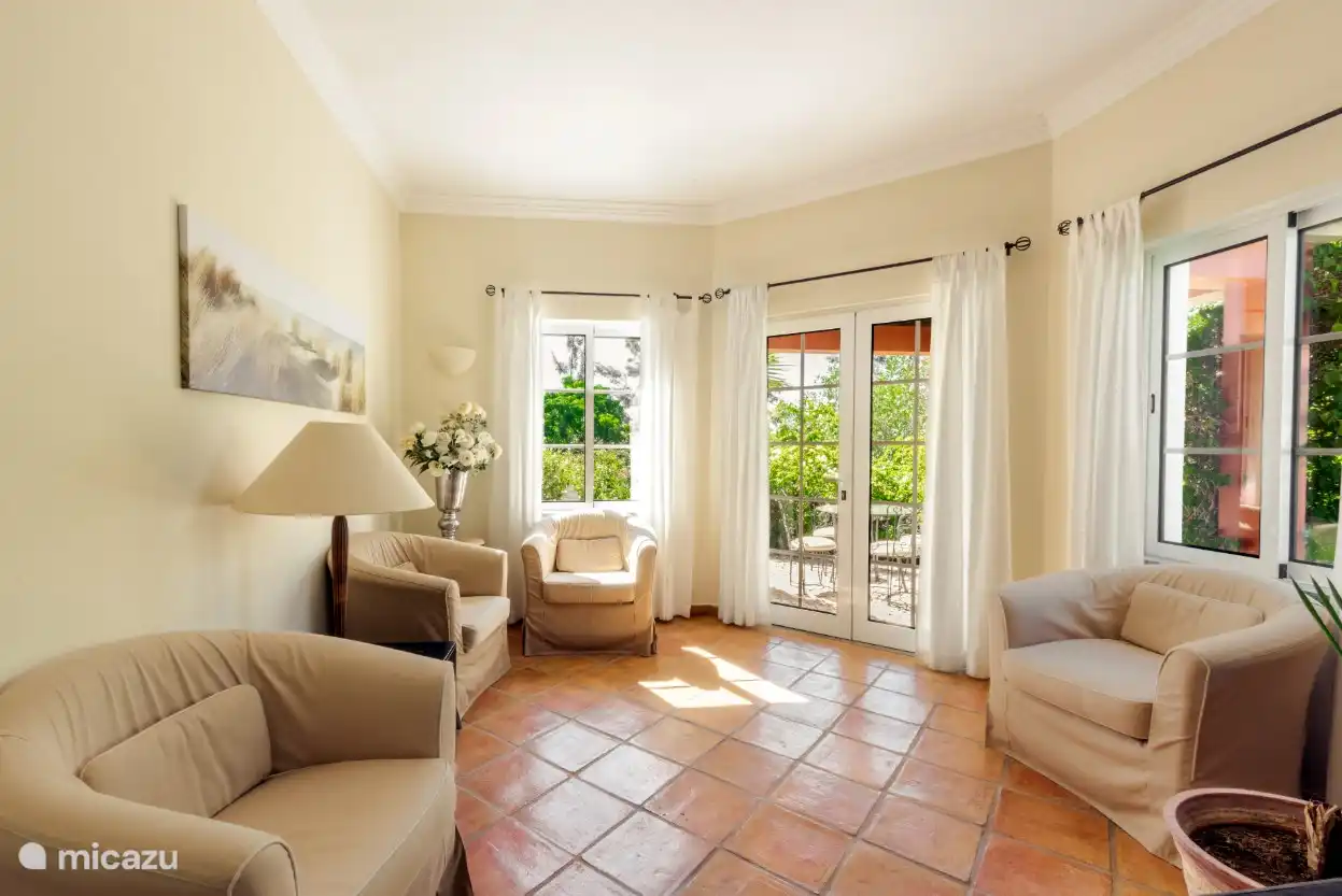 extra seating area 1st floor