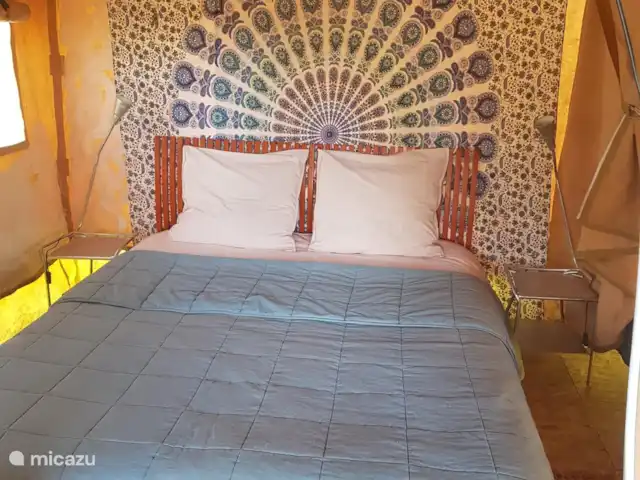 glamping / safaritent / yurt huren in Frankrijk, Aude, Montjardin – Courtizaire du Haut 2 slaapkamers, eentje met 2prs bed 1.60 cm en 2 losse bedden