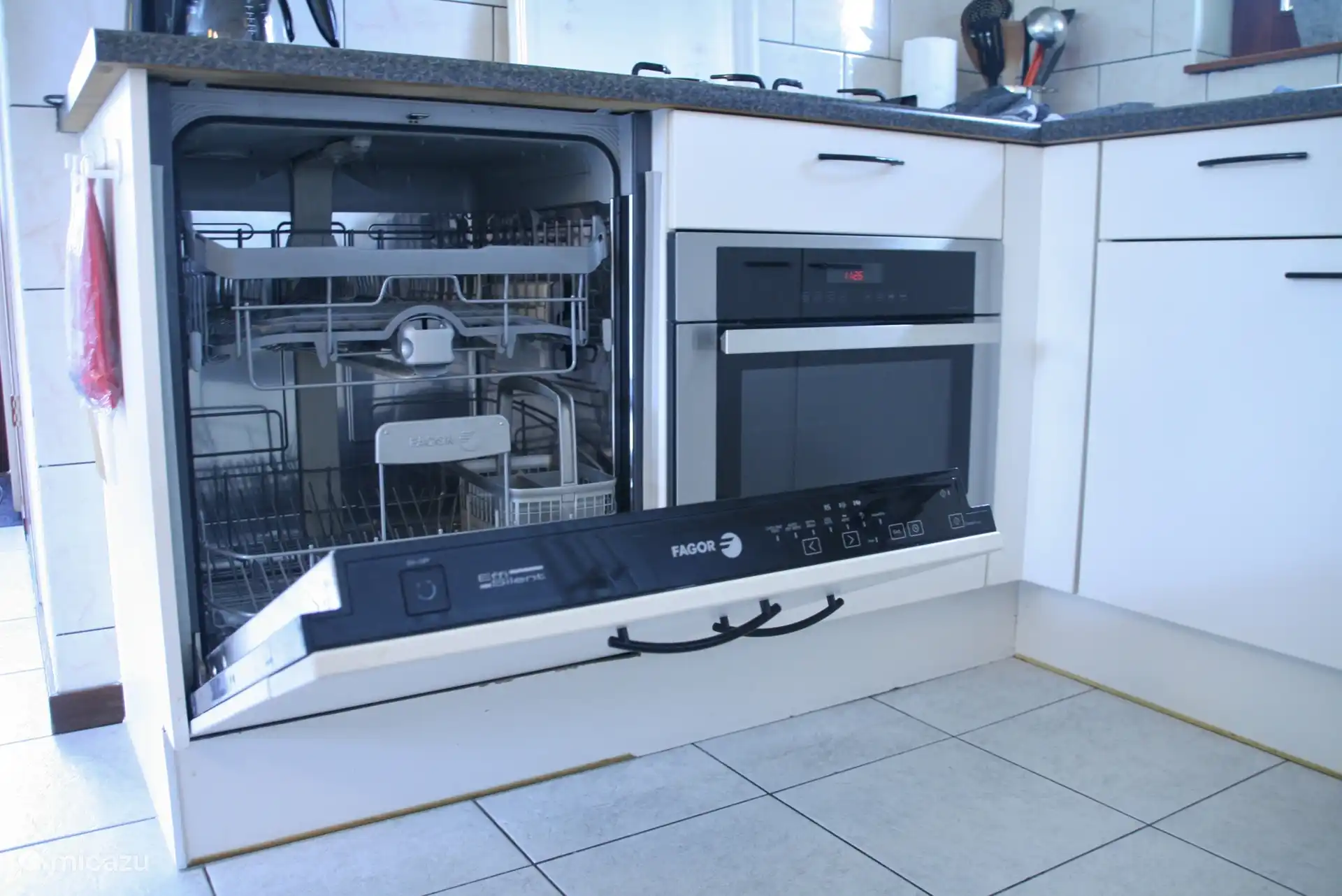 Vaatwasser en combi oven-magnetron