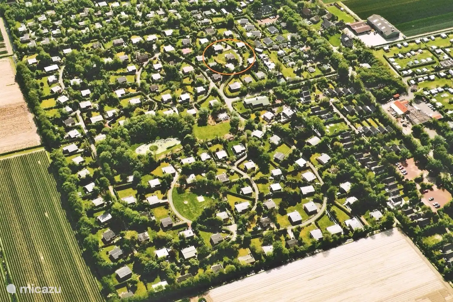 Luchtopname Bungalowpark Eureka aan de Belkmerweg 68 te Sint Maartenszee.