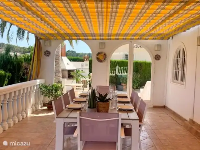 Casa Las Artas | Espagne, Costa Blanca, Alfáz del Pi - villa Il y a un auvent rétractable qui peut couvrir toute la terrasse.