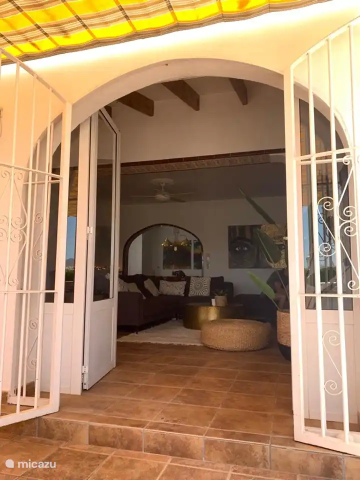 Accès à la maison par la terrasse