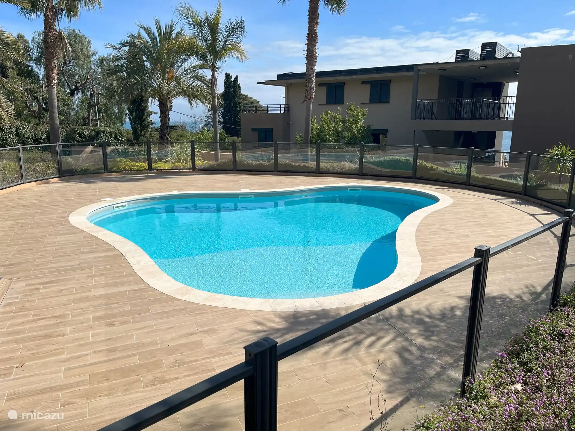 Das ruhige Schwimmbad