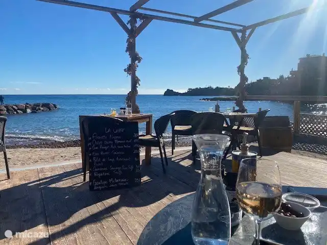 Beachclub Panama direkt unterhalb der Wohnung