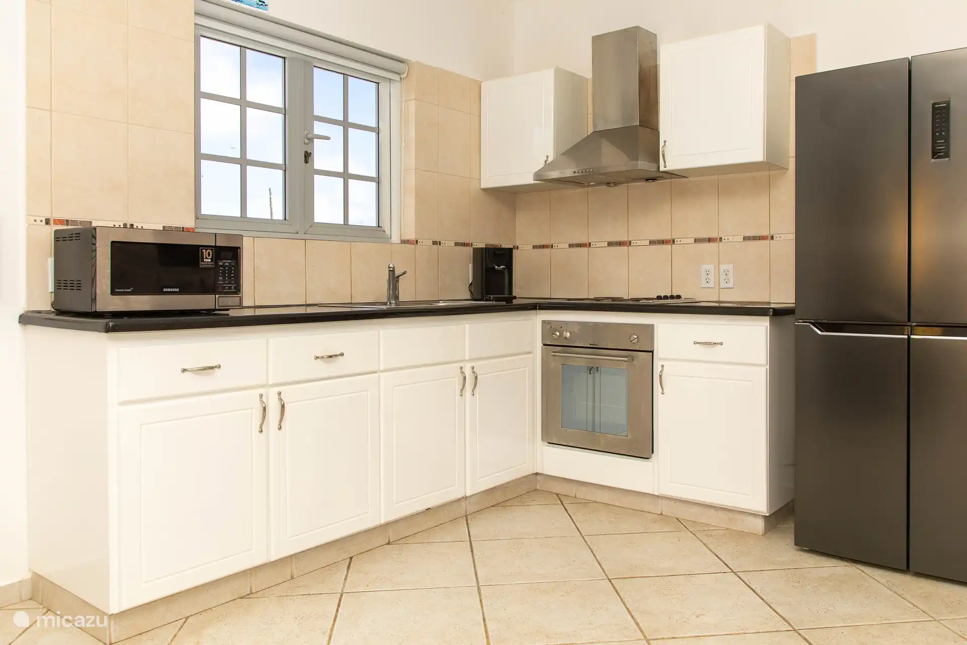 cuisine entièrement équipée avec lave-vaisselle