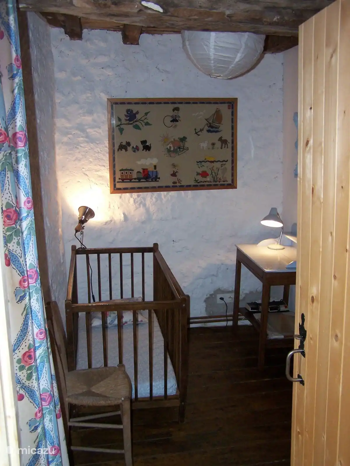 Babyzimmer (evtl. mit einem weiteren Bett)