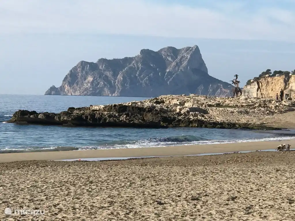 Lokaal landschap - Ifach vanaf het strand van Moraira