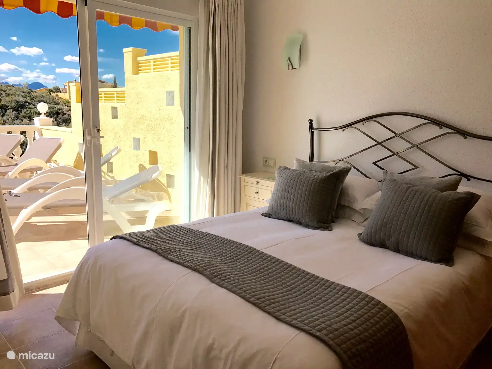 2e slaapkamer met kingsize bed