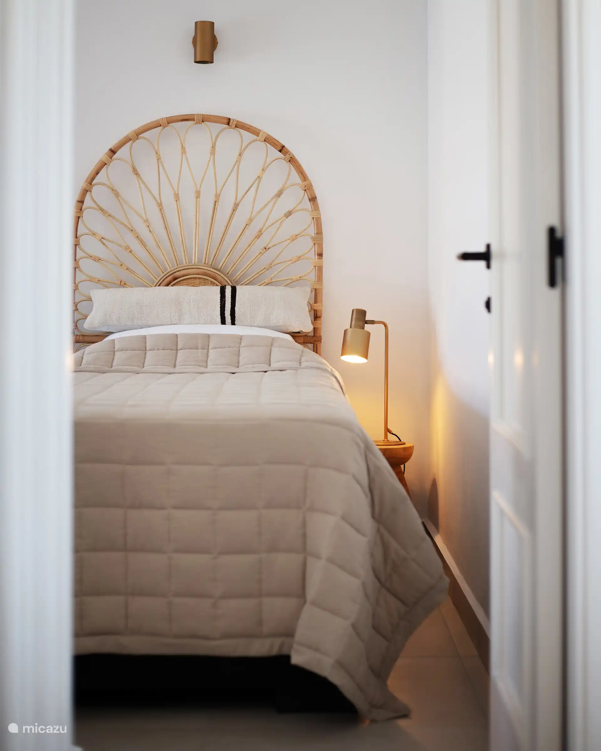 Blick vom Flur in Schlafzimmer 2