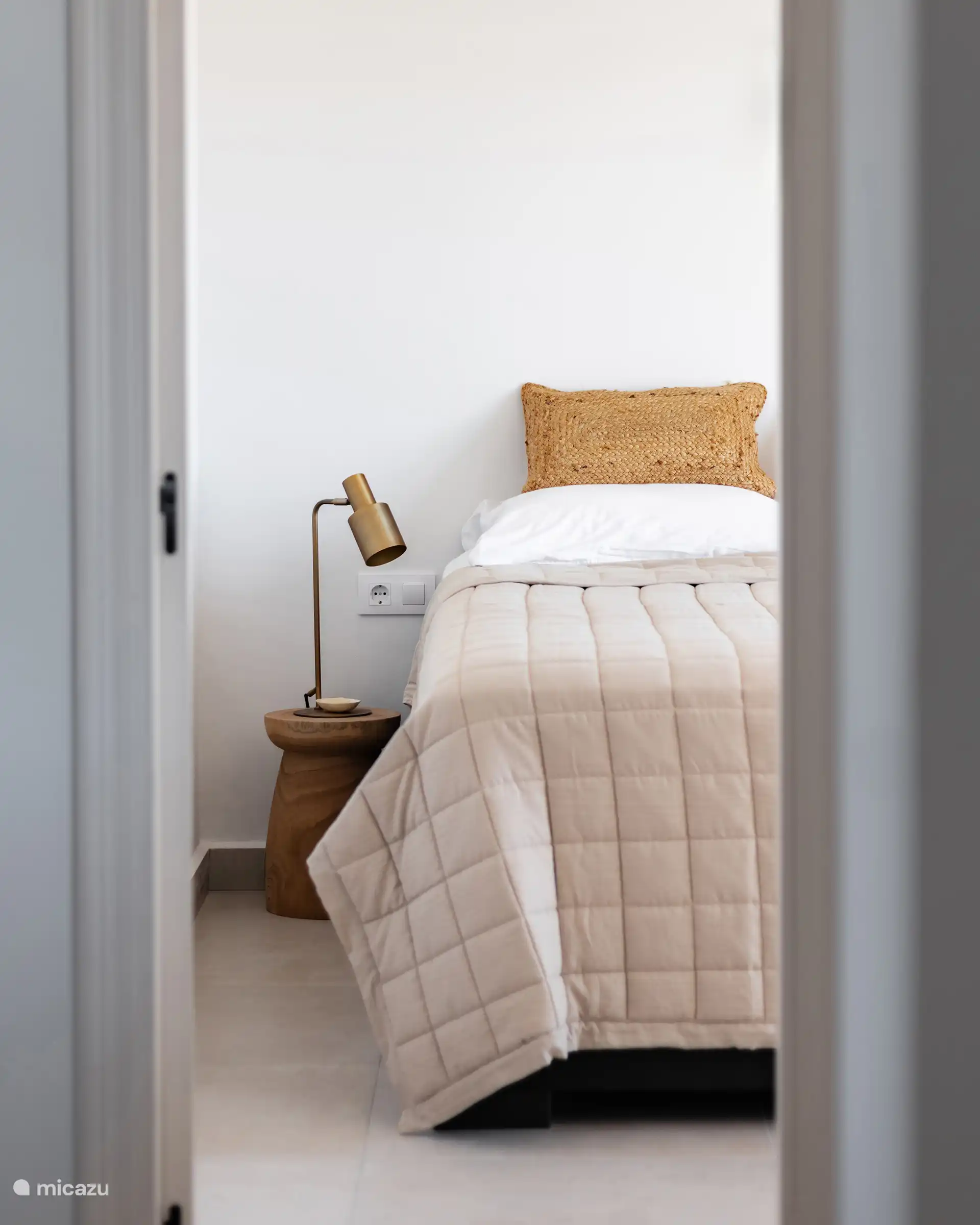 Blick vom Flur in Schlafzimmer 1