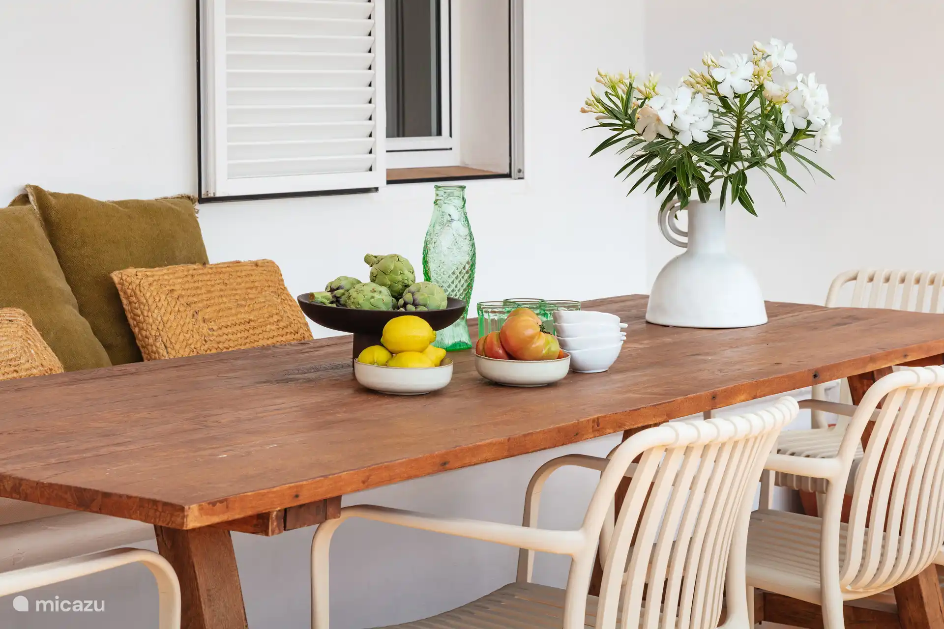 Großer Esstisch für 6 - 8 Personen