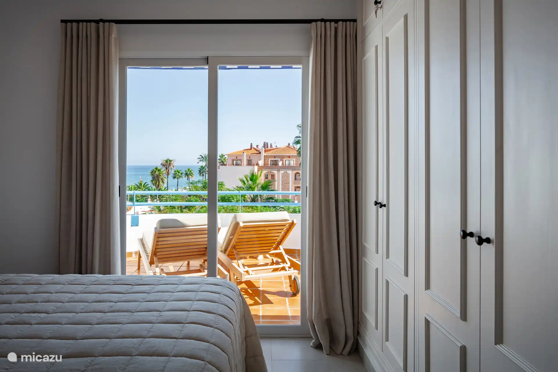 Schlafzimmer 1 Terrassenseite