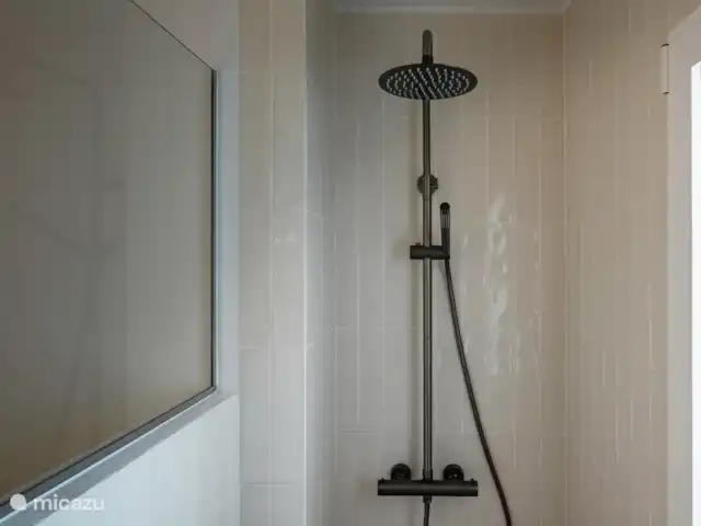 Casa46 | Espagne, Costa Blanca, Dénia - appartement Belle douche à effet pluie dans la salle de bain 1
