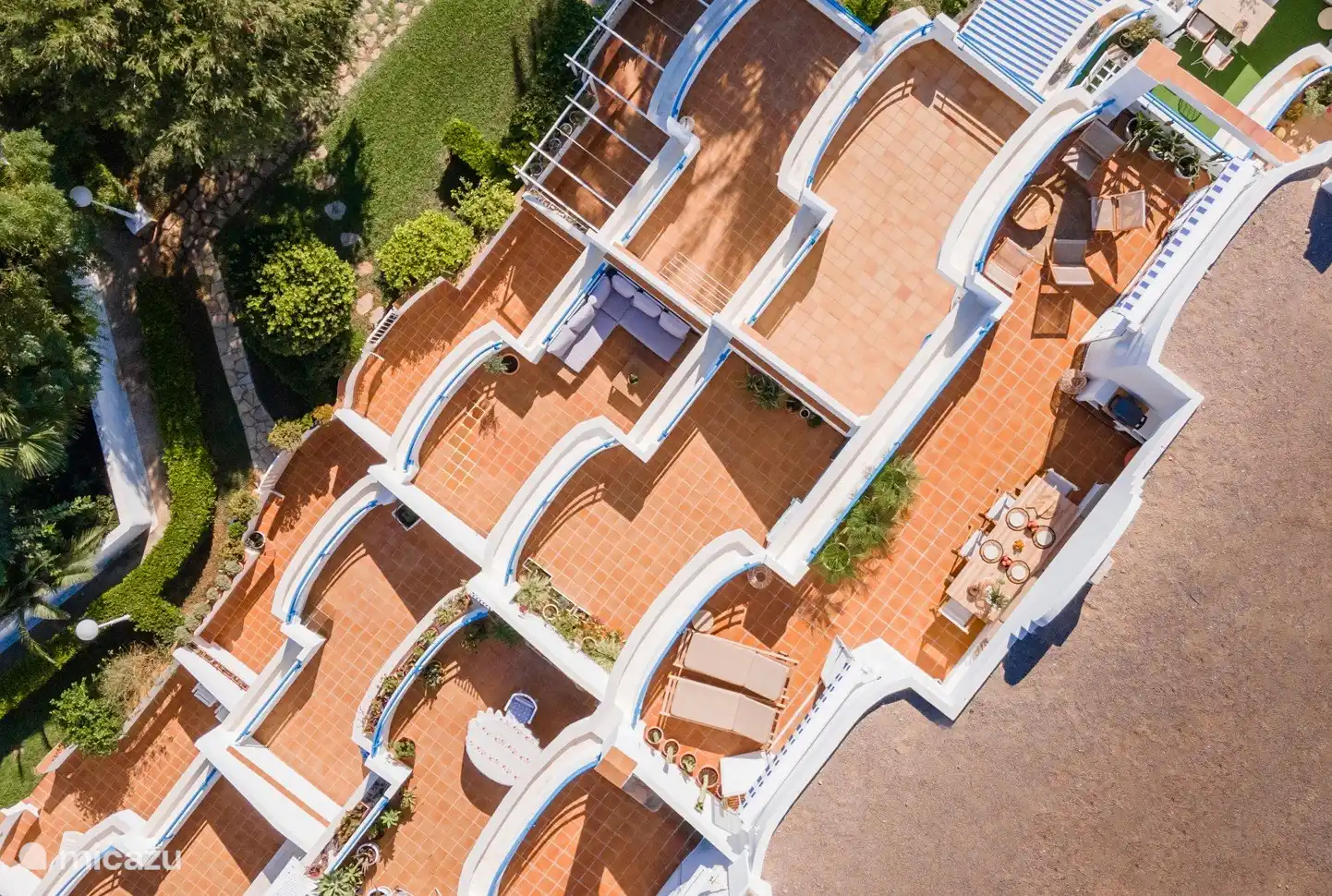 Stimmungsvolle Terrasse aus der Luft.