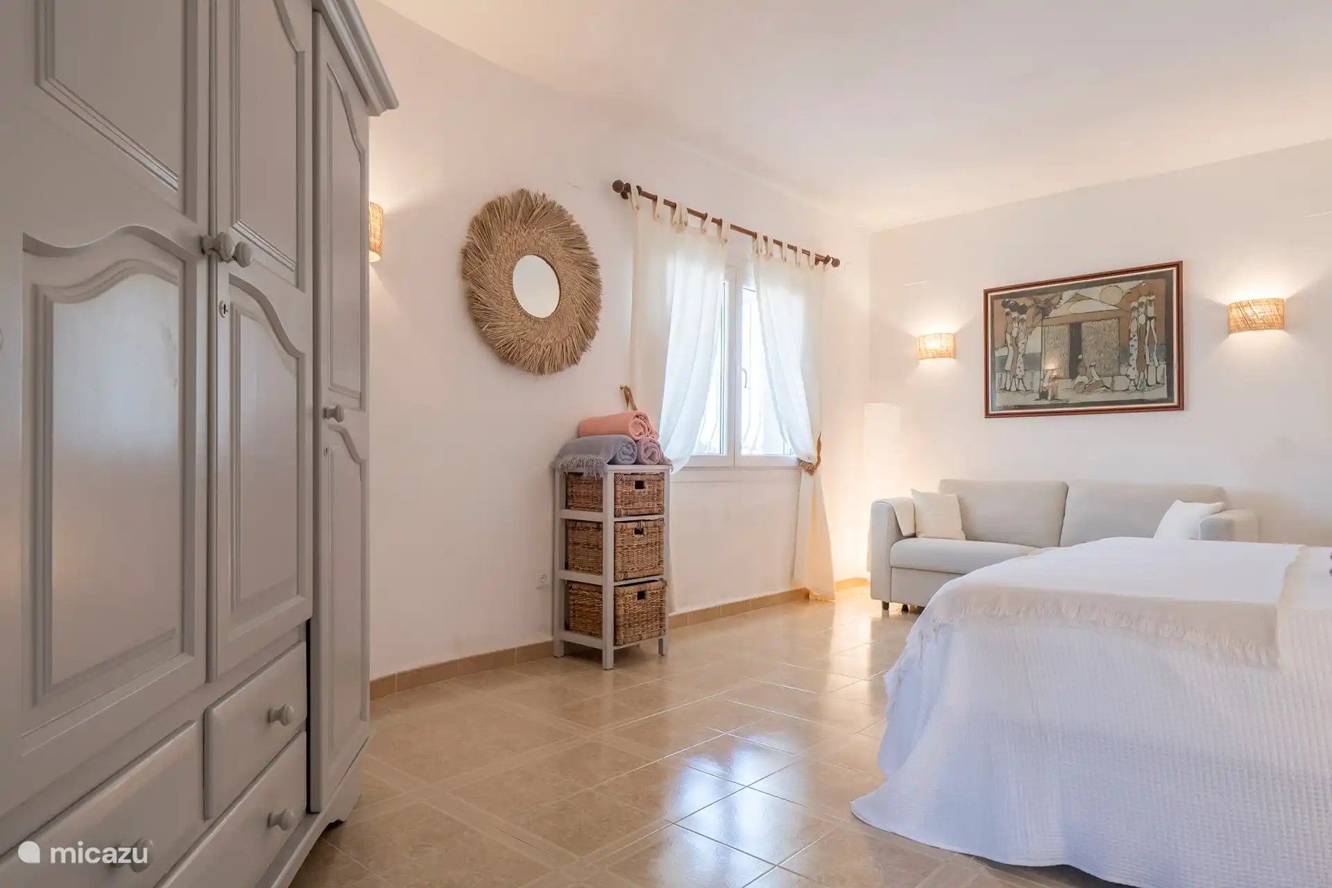 Bedroom 3 - Suite box spring 1.8m level -1