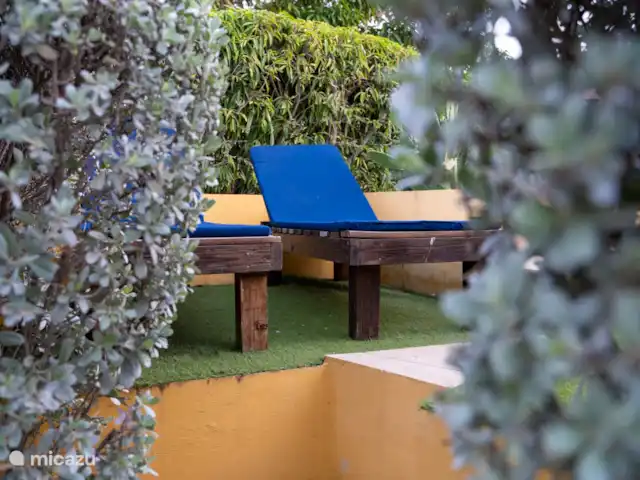 Nemah Curaçao - Azure Haven | Curaçao, Curaçao-Centre, Boca St. Michiel - studio Que vous souhaitiez bronzer, lire dans le hamac ou vous rafraîchir dans la piscine, cet espace extérieur est entièrement équipé pour votre confort et votre tranquillité.