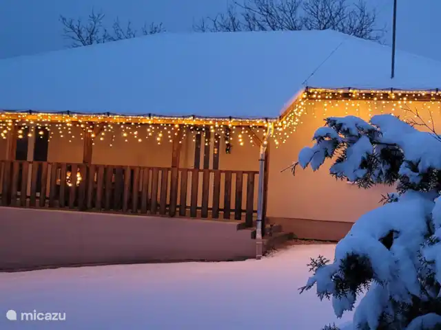 Gárdonyi Haz | Hongrie, Borsod-Abaúj-Zemplén, Sály - maison de vacances Véranda confortable avec des lumières d’ambiance - parfaite pour déguster un chocolat chaud ensemble.