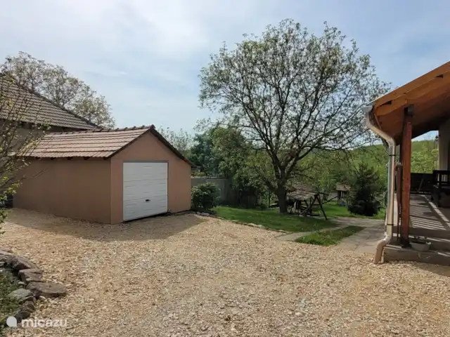 Gárdonyi Haz | Hongrie, Borsod-Abaúj-Zemplén, Sály - maison de vacances Allée spacieuse à côté de la maison - parking sûr et facile sur place.