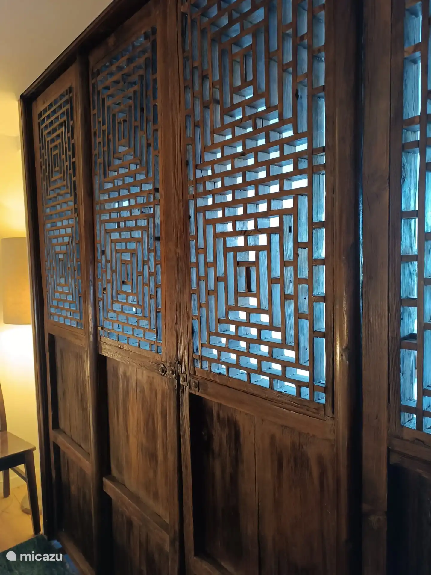 Séparation orientale salon-chambre