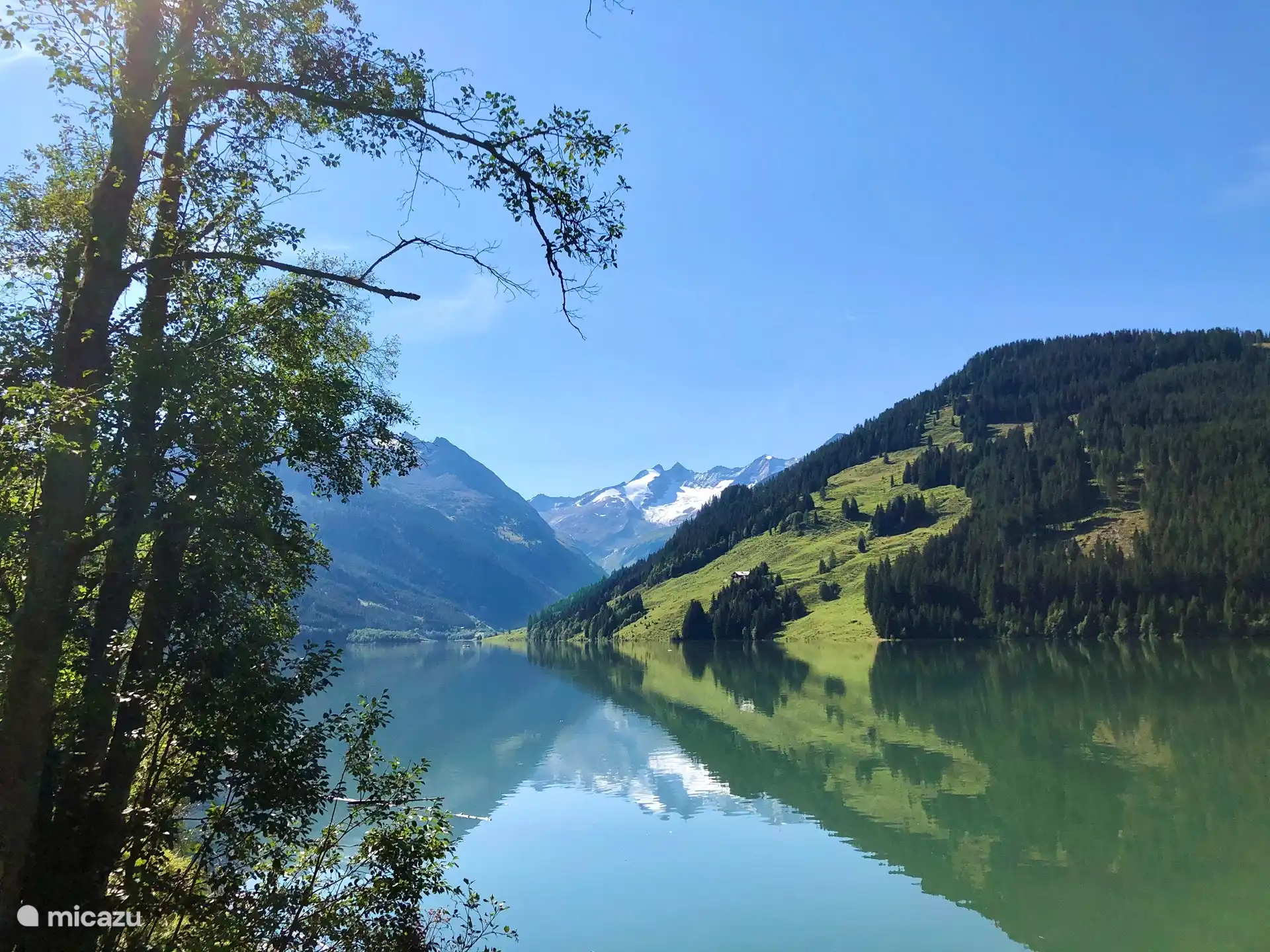 Het grote hooggelegen stuwmeer Durlaßboden is een populaire bestemming in de zomermaanden. U kunt zwemmen bij de zeil- en surfschool aan de steiger en bij de ligweide aan de linkeroever van het meer met een speeltuin en barbecuefaciliteiten. De watertemperatuur kan oplopen tot 21°C in de zomer. 