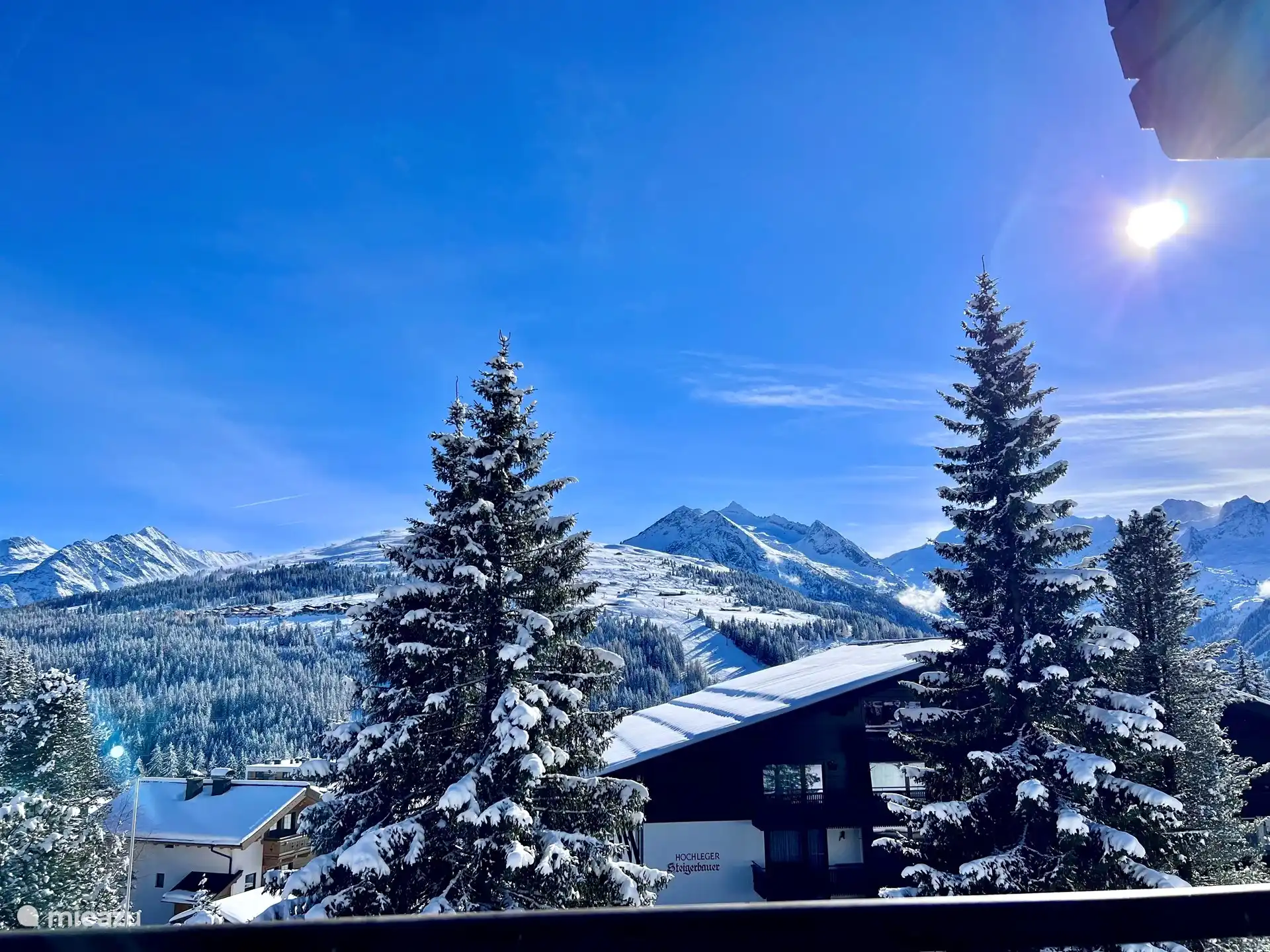 Uitzicht winter op het Hochkrimml skigebied en afdaling naar de Gerlosplatte
