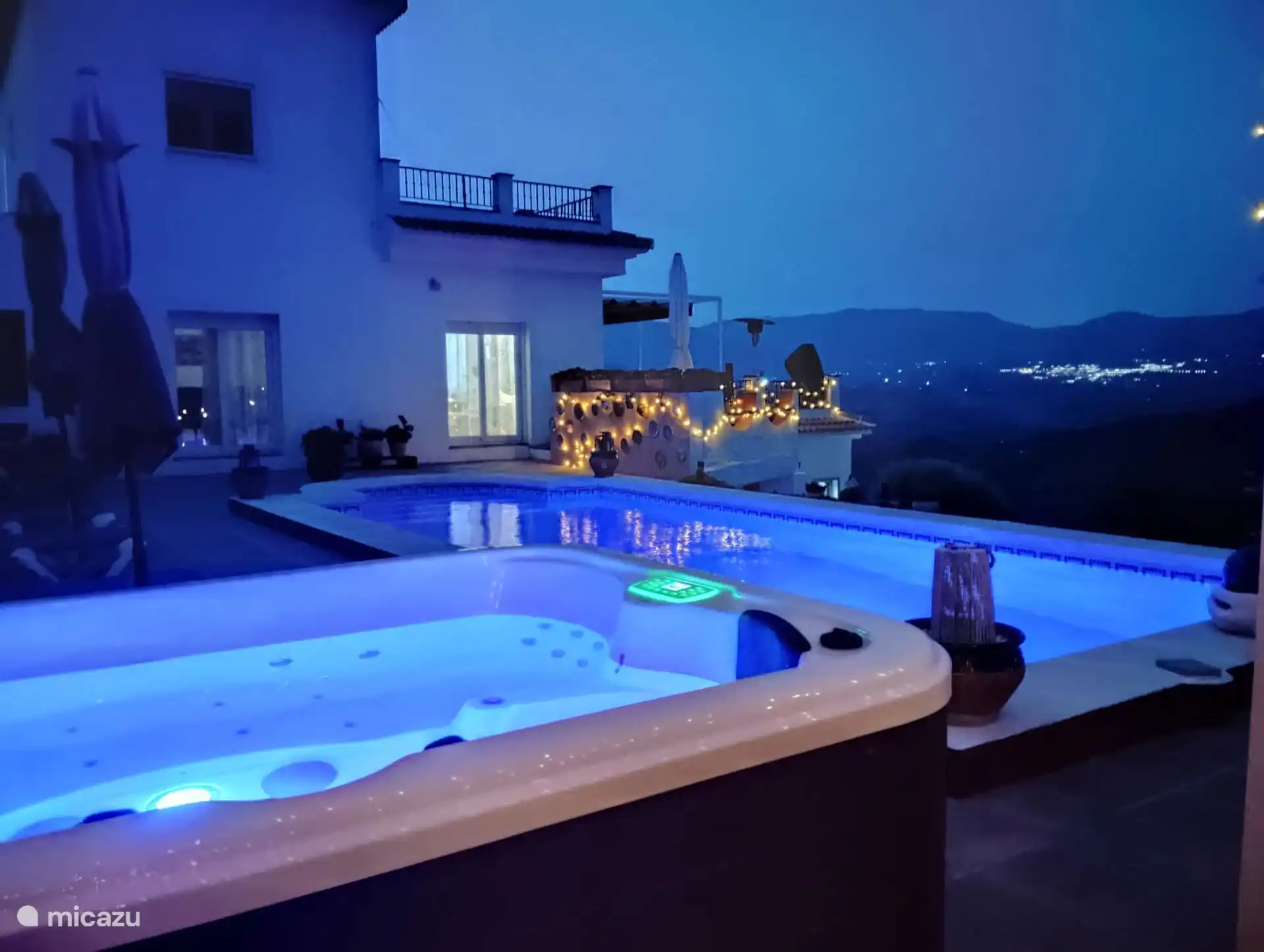 Pool, Jacuzzi und Aussicht