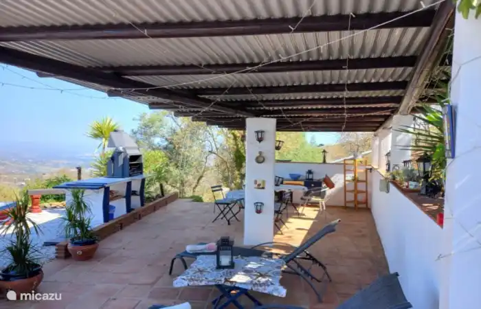 Überdachter Terrassenbereich