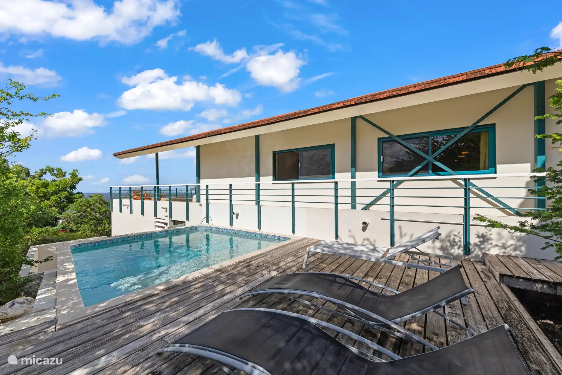 La maison est très privée.