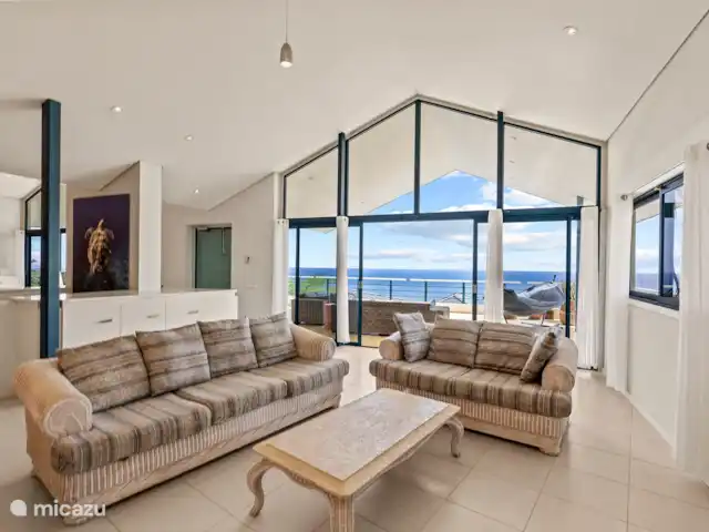 Villa Korsou, Plage de Cas Abou | Curaçao, Banda Abou (ouest), Cas Abao - villa Salon intérieur avec TV