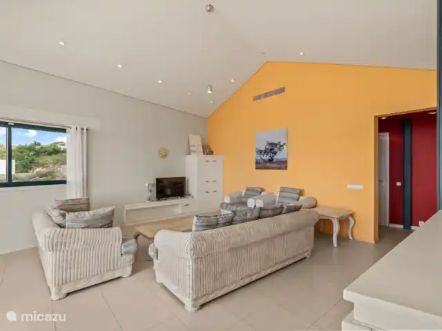 Villa Korsou, Plage de Cas Abou | Curaçao, Banda Abou (ouest), Cas Abao - villa Salon, à droite sur la photo l’entrée des chambres 1 et 2.