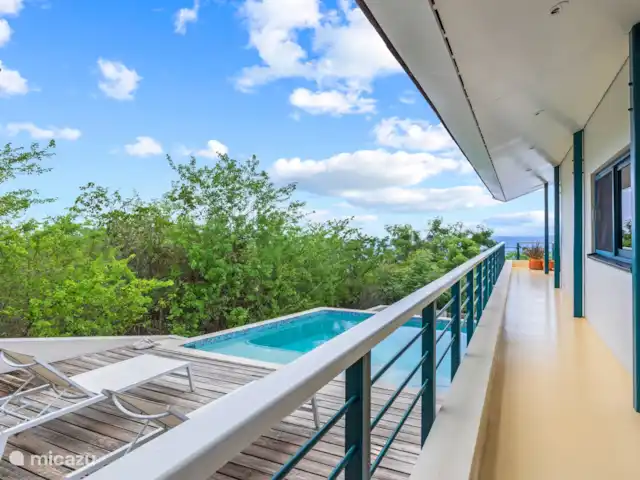 Villa Korsou, Plage de Cas Abou | Curaçao, Banda Abou (ouest), Cas Abao - villa Bassin profond sur le côté est de la villa avec vue sur l’océan.