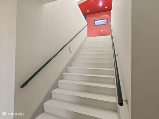 Villa Korsou, Plage de Cas Abou | Curaçao, Banda Abou (ouest), Cas Abao - villa Escalier menant aux 2 chambres inférieures.