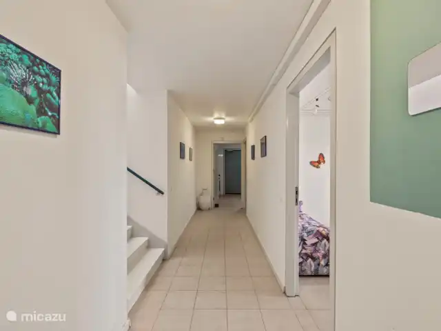 Villa Korsou, Plage de Cas Abou | Curaçao, Banda Abou (ouest), Cas Abao - villa Escalier menant aux 2 chambres inférieures.