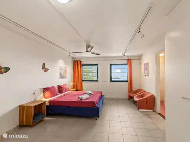 Villa Korsou, Plage de Cas Abou | Curaçao, Banda Abou (ouest), Cas Abao - villa Chambre 3 avec climatisation, ventilateur de plafond et salle de bain privée.