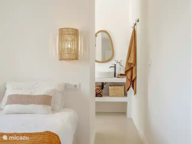 Casa Julio en España, Costa Blanca, Benissa - villa Dormitorio 1 con cama de 160cm y baño en suite