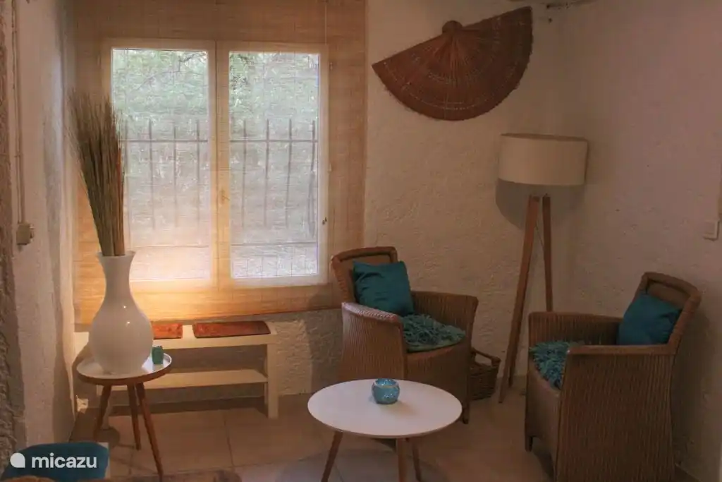 sitting/bedroom studio