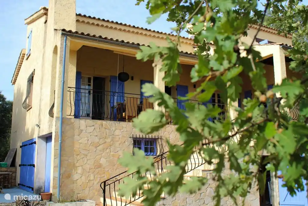 terrace 1st floor adjacent kitchen and living room overlooking the pool