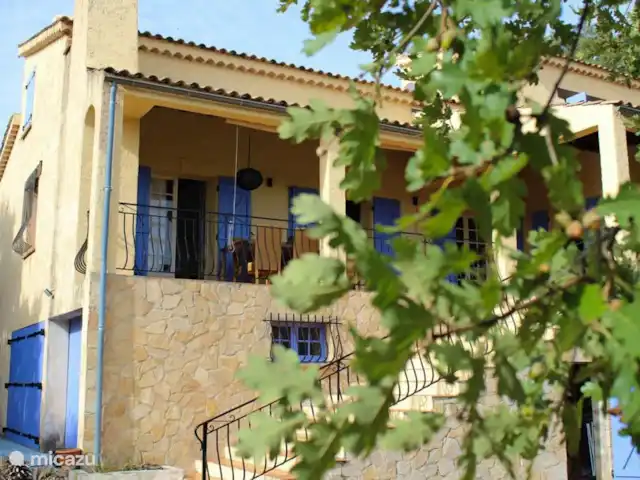Villa Marie | France, Var, Cotignac - villa terrasse 1er étage cuisine et séjour adjacents donnant sur la piscine