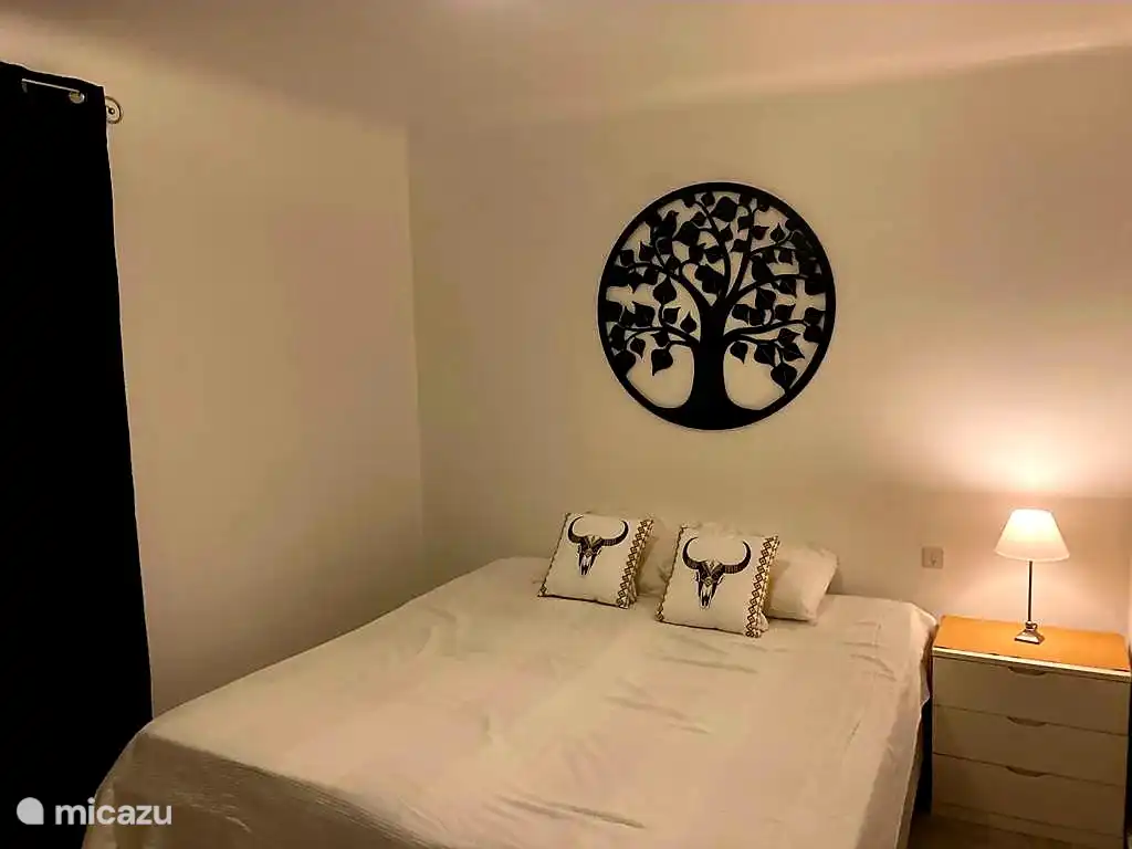 Double room, adjacent to living room and bathroom (1st floor)