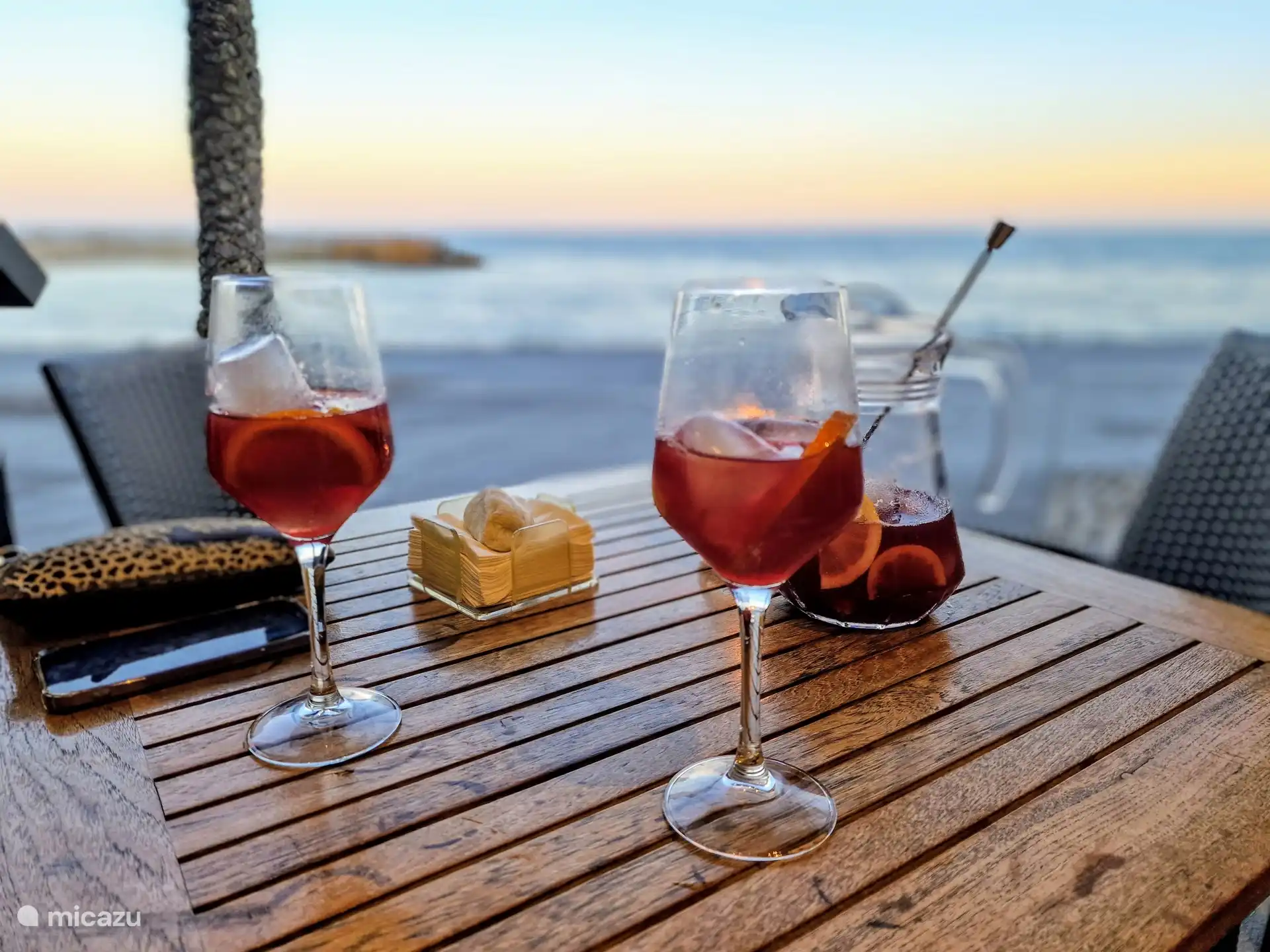 Rien de mieux qu’un délicieux verre de sangria sur la promenade de Torrevieja