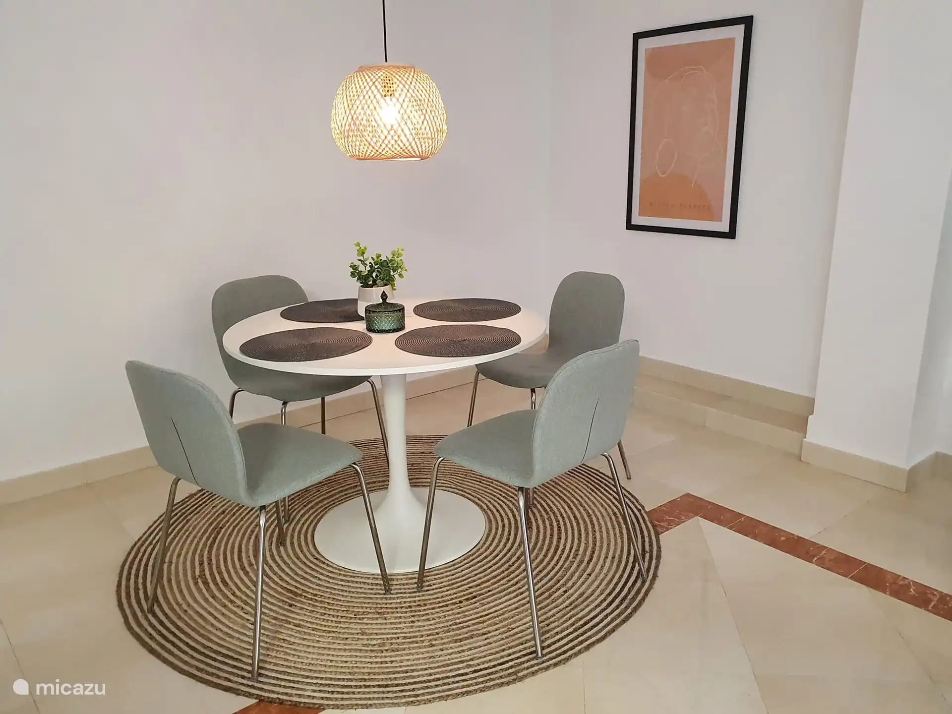 table à manger avec chaises