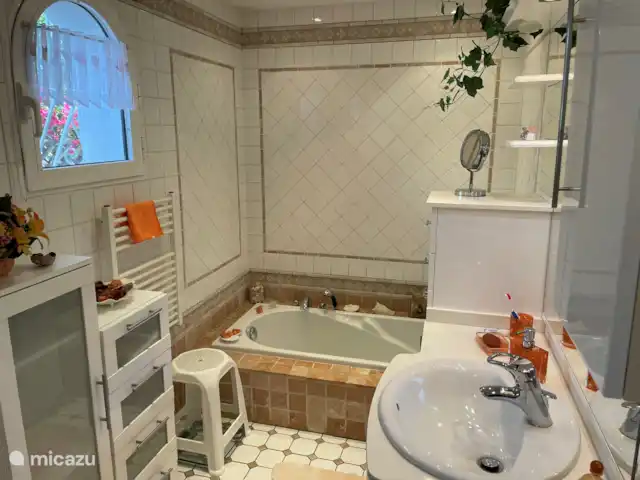 Villa, très bien situé, piscine privée | Espagne, Costa Blanca, Moraira - villa Salle de bain avec baignoire au deuxième étage.
