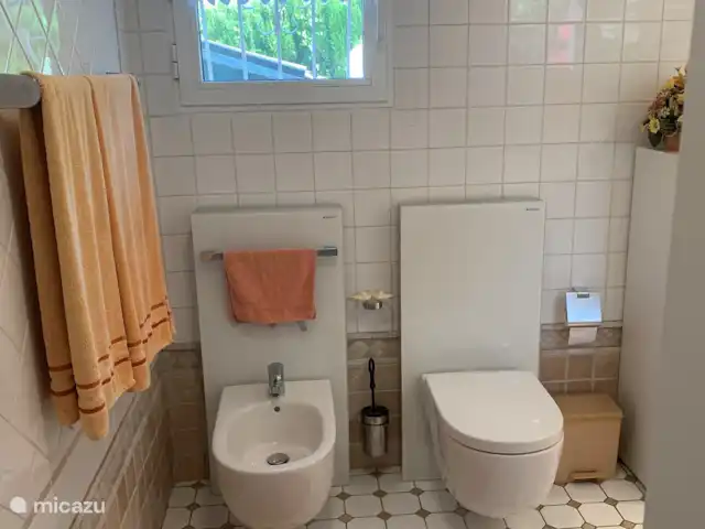 Villa, très bien situé, piscine privée | Espagne, Costa Blanca, Moraira - villa Grande salle de bain au deuxième étage.