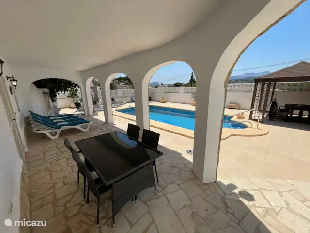 Villa, très bien situé, piscine privée | Espagne, Costa Blanca, Moraira - villa La piscine offre du soleil et de l'ombre.