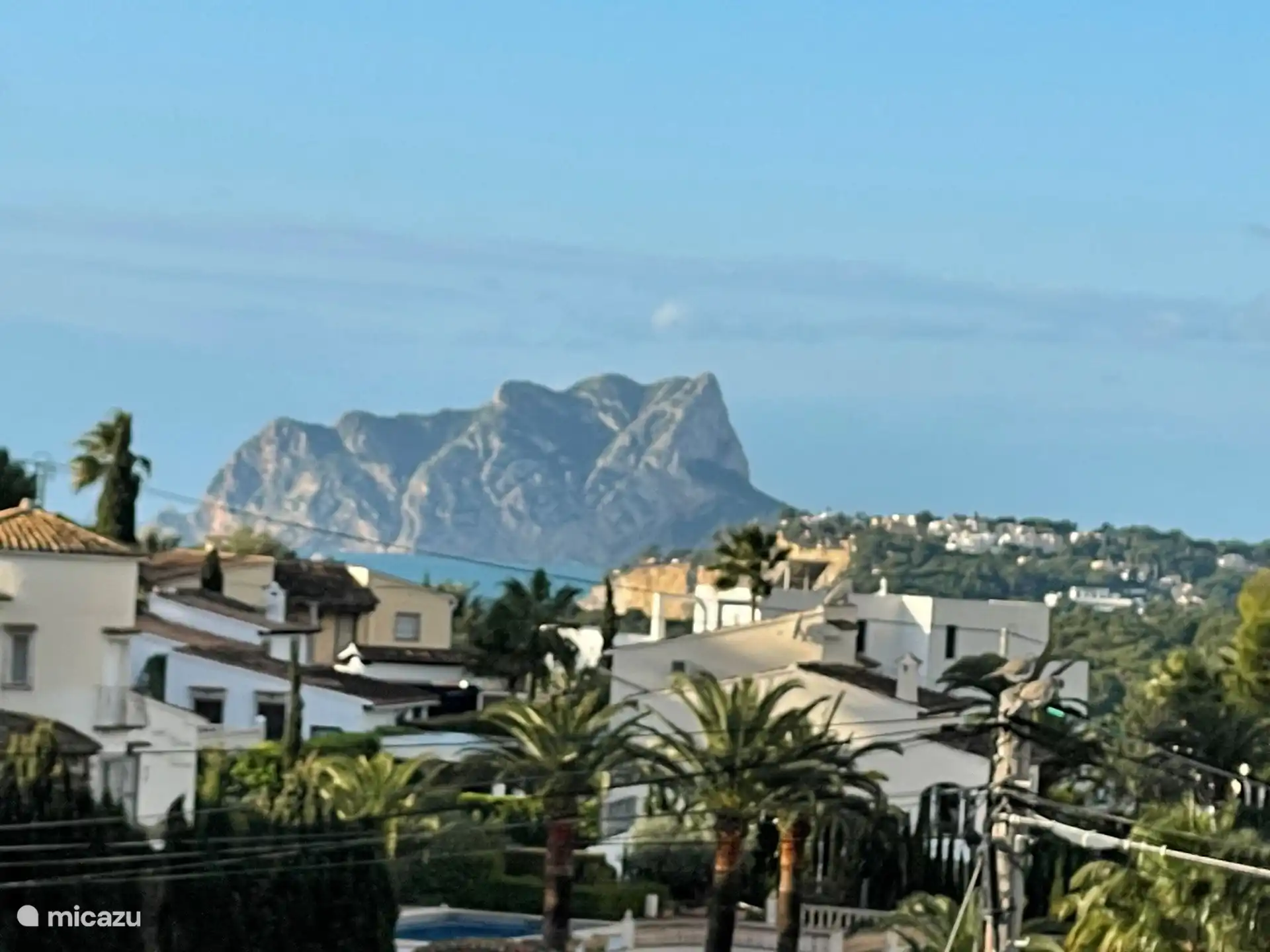 La vue depuis la naya couverte - Peñon de Ifach, l'icône de la Costa Blanca.