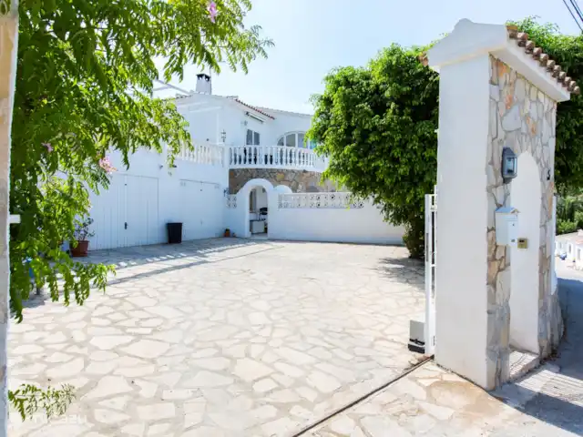 Villa, très bien situé, piscine privée | Espagne, Costa Blanca, Moraira - villa Grand parking disponible sur la propriété derrière un portail électrique.