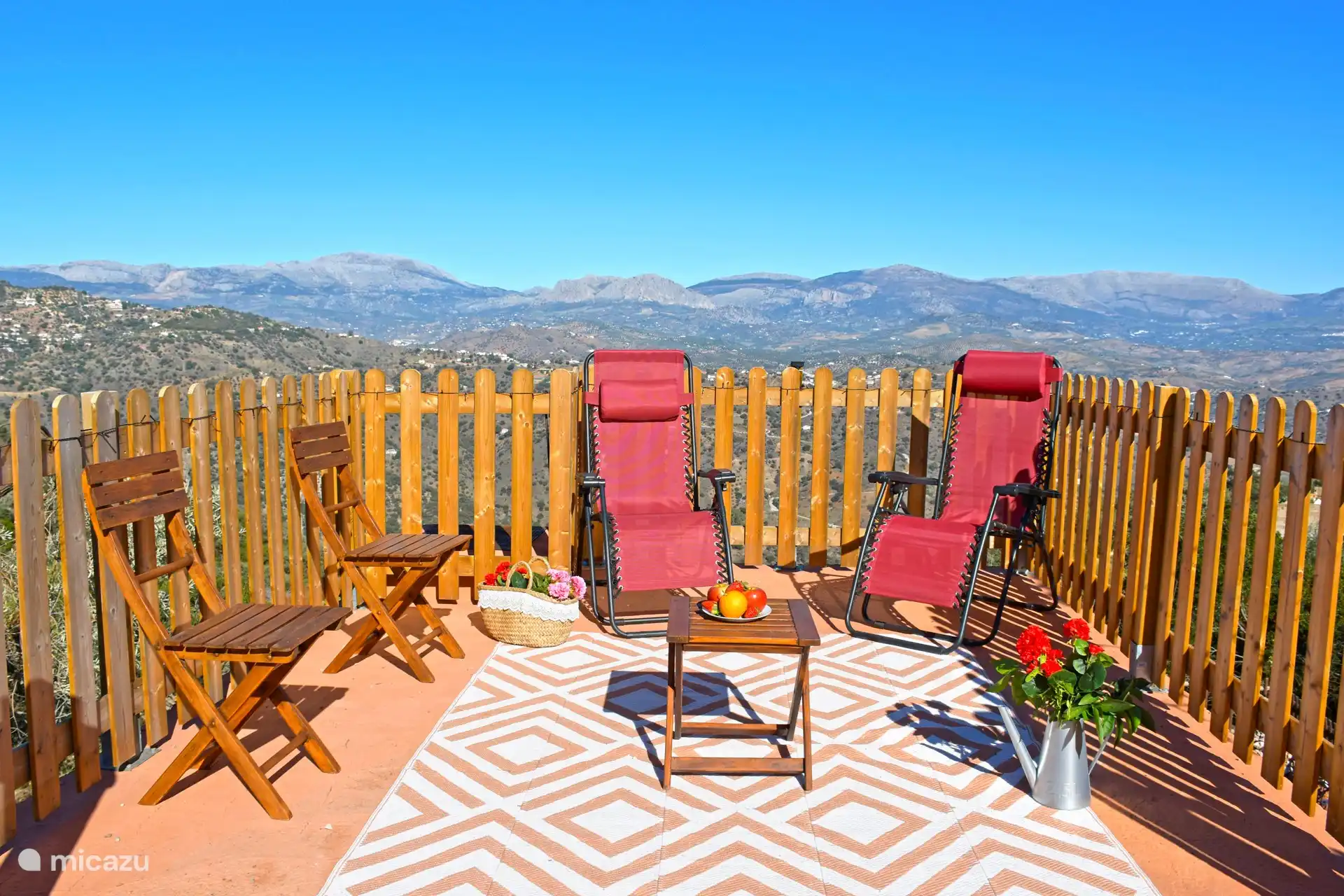 Una de las muchas áreas de descanso en Casa Kambo. Siéntete uno con la naturaleza que te rodea.